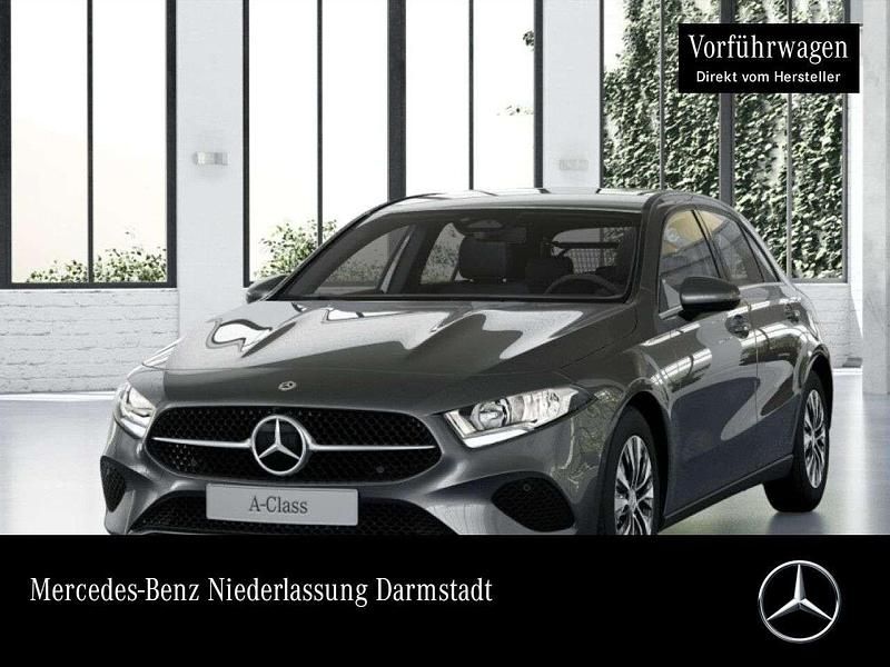 Grau Gebraucht 2025 Mercedes A200 Limousine | 31.290 € (Fairer Preis) - Bild 1/4
