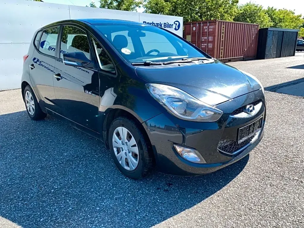 Gebraucht Hyundai ix20 Trend 90 PS (66 kW) 2011 Schwarz Kleinwagen