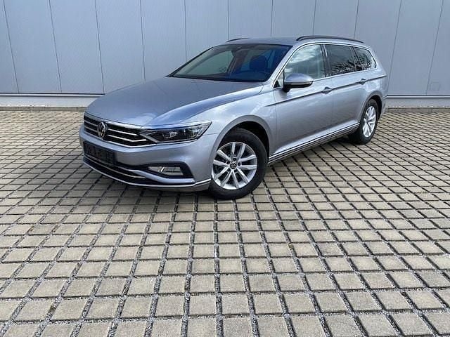 Gebraucht VW Passat R 150 PS (110 kW) 2023 Silber Kombi