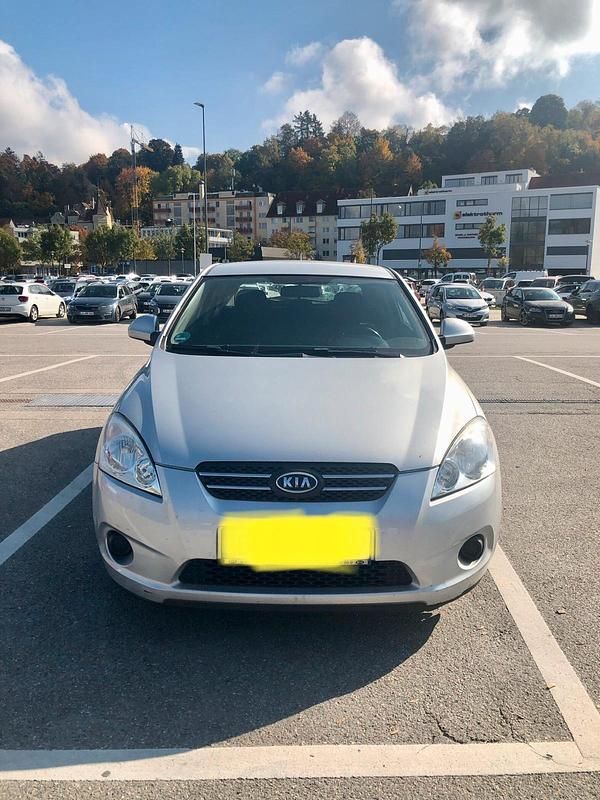 Silber Gebraucht 2009 Kia Ceed 2 Kleinwagen | 450 € (Fairer Preis) - Bild 1/4