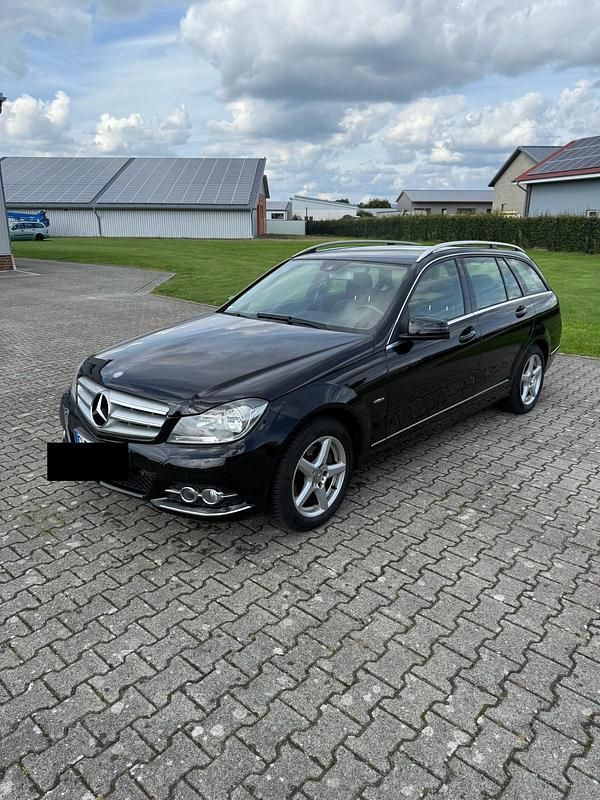 Gebraucht Mercedes C220 170 PS (125 kW) 2011 Schwarz Kombi
