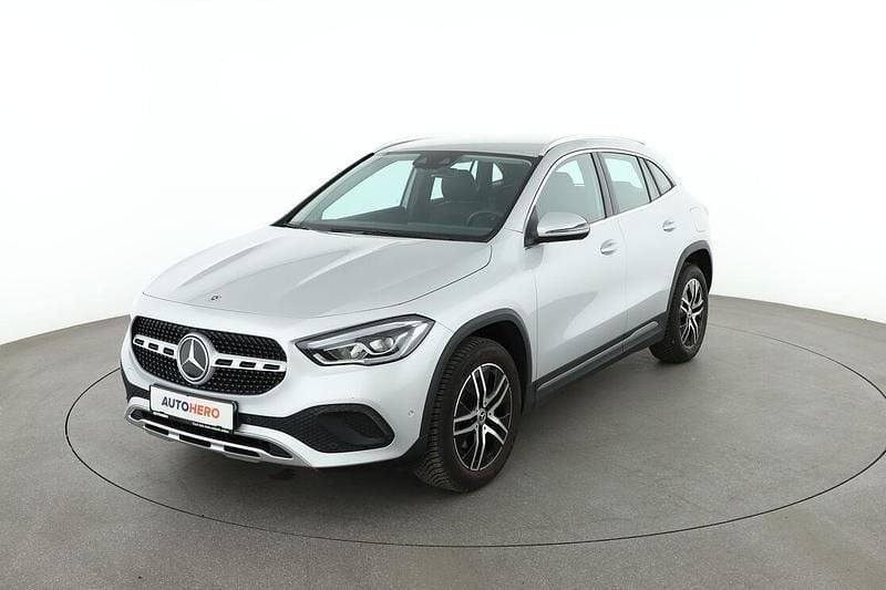 Silber Gebraucht 2021 Mercedes GLA200 Progressive SUV | 30.390 € (Superpreis) - Bild 1/3