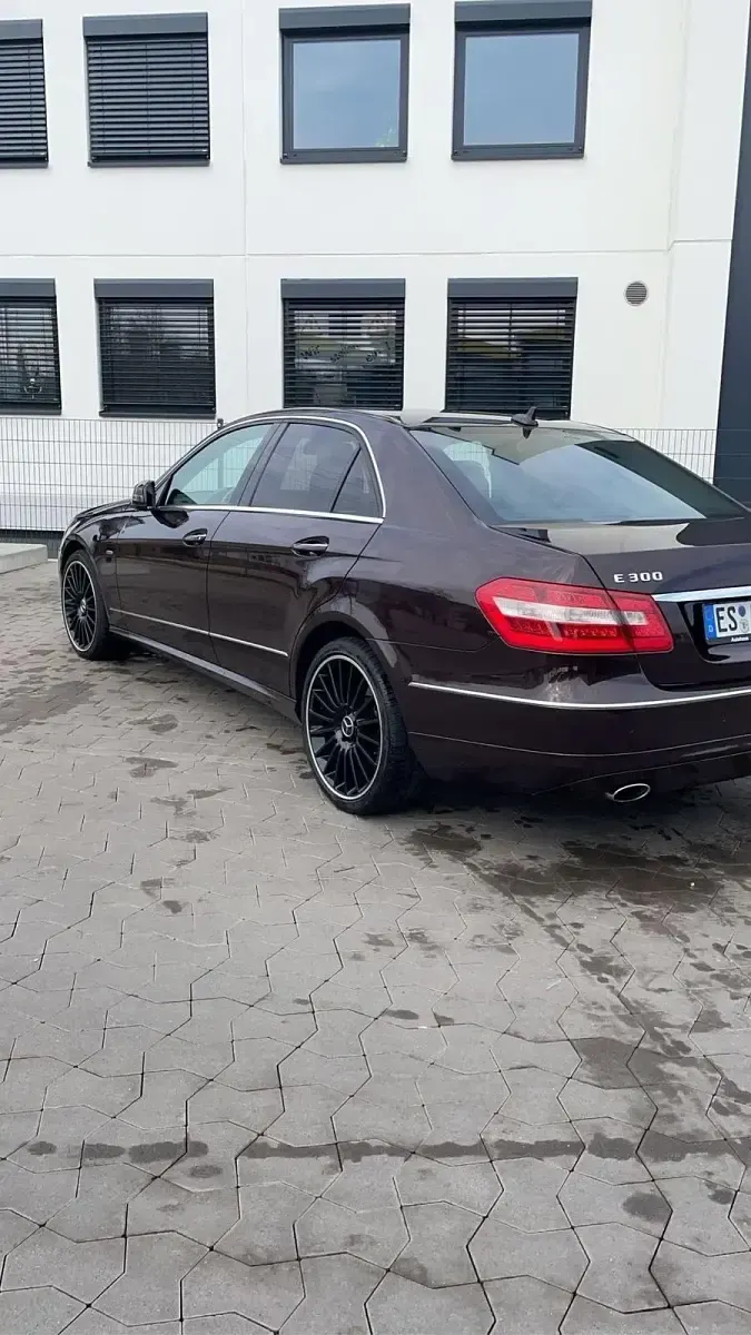 Second-hand Mercedes E300 231 CP (169 kW) 2010 Maro Berlinǎ