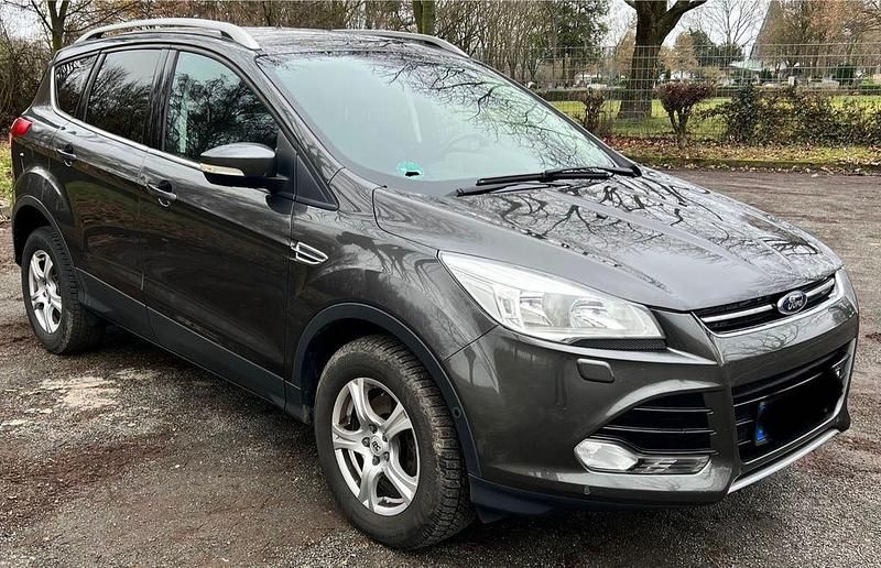 Gebraucht Ford Kuga Titanium 150 PS (110 kW) 2015 Grau SUV