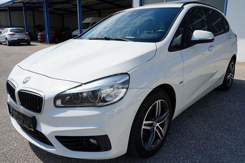 Weiß Gebraucht 2017 BMW 218 Sport Line Kombi | 12.000 € (Guter Preis) - Bild 1/4