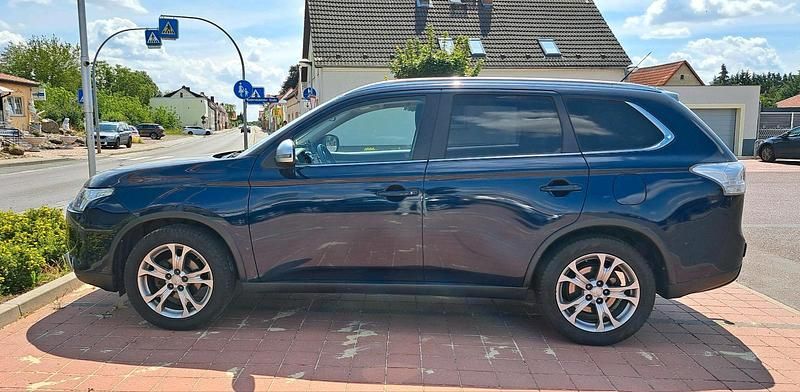 Gebraucht Mitsubishi Outlander 150 PS (110 kW) 2015 Blau SUV