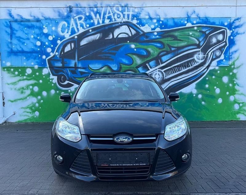 Gebraucht Ford Focus Trend 101 PS (74 kW) 2013 Schwarz Limousine