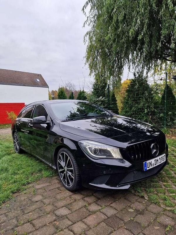Schwarz Gebraucht 2015 Mercedes CLA180 Shooting Brake Kombi | 10.500 € (Fairer Preis) - Bild 1/4