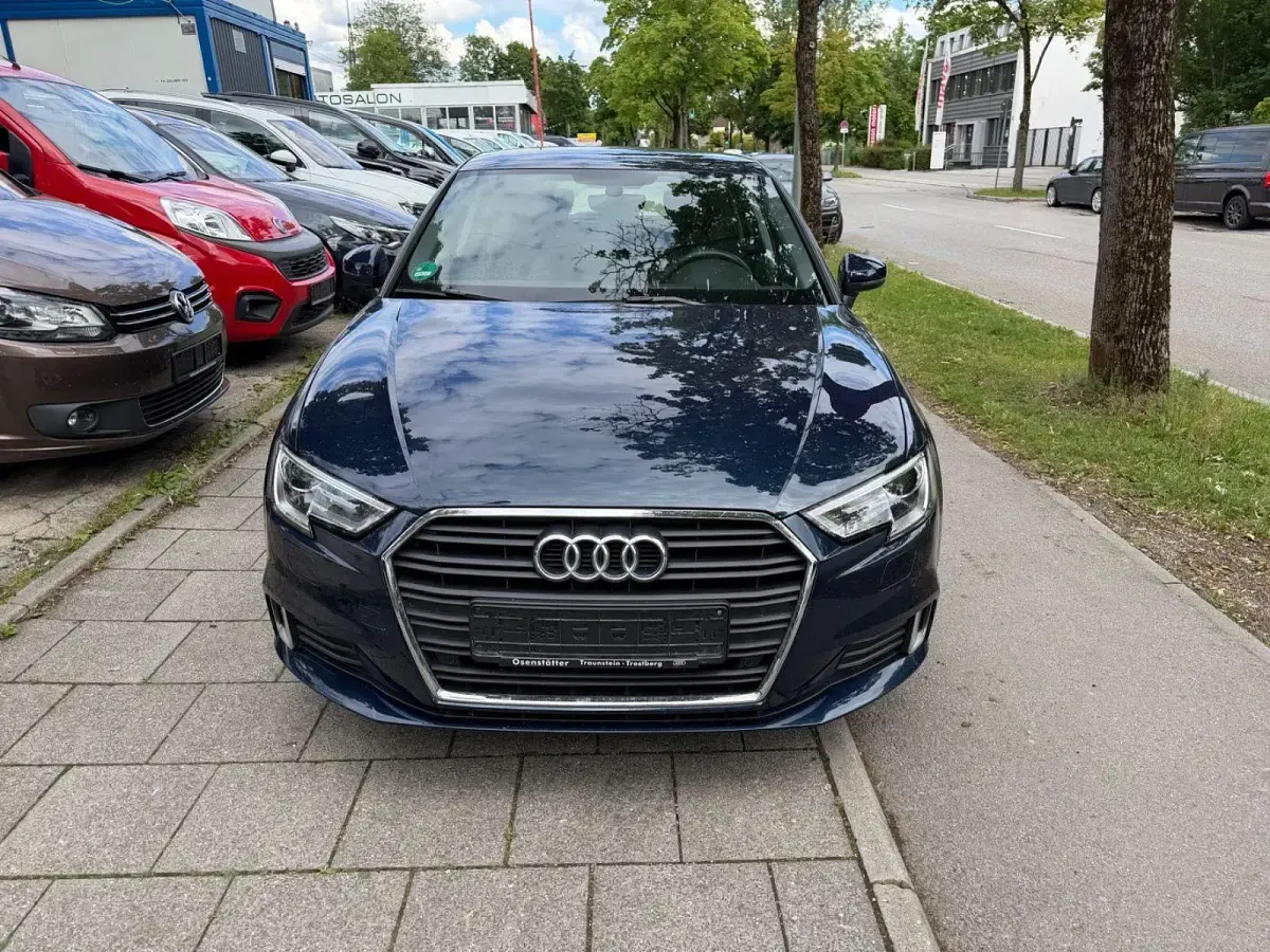 Gebraucht Audi A3 Sport 116 PS (85 kW) 2018 Blau Limousine