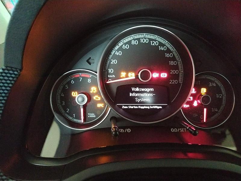 Gebraucht VW up! Pure 75 PS (55 kW) 2018 Weiß Kleinwagen