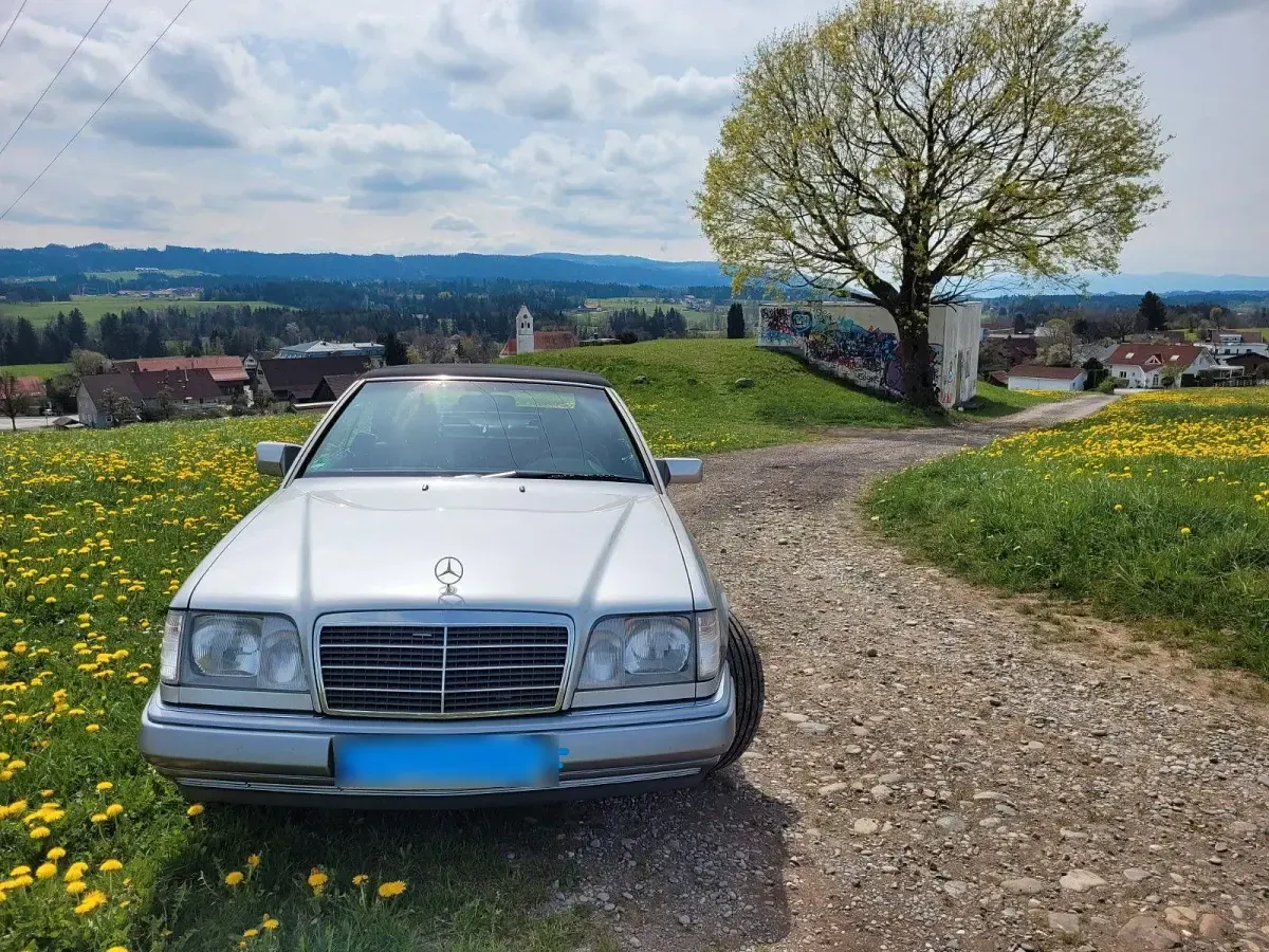 Gebraucht Mercedes 220 150 PS (110 kW) 1993 Silber Cabrio