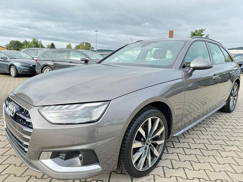 Grau Gebraucht 2022 Audi A4 S-Line Limousine | 21.310 € (Superpreis) - Bild 1/4