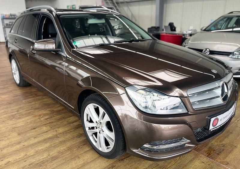 Braun Gebraucht 2013 Mercedes C180 Avantgarde Limousine | 10.900 € (Fairer Preis) - Bild 1/4