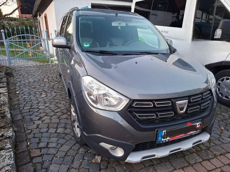 Gebraucht Dacia Lodgy Stepway 115 PS (84 kW) 2018 Grau Van / Kleinbus