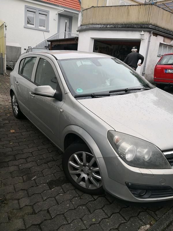 Andere farben Gebraucht 2007 Opel Astra Limousine | 1.300 € (Guter Preis) - Bild 1/4