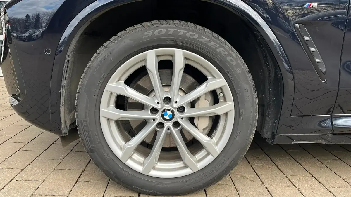 Gebraucht BMW X4 Efficient Dynamics 245 PS (180 kW) 2024 Carbonschwarz metallic SUV