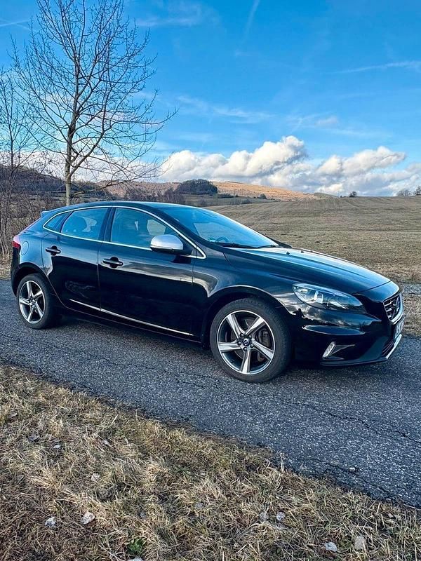 Gebraucht Volvo V40 R-Design 190 PS (139 kW) 2015 Schwarz Limousine
