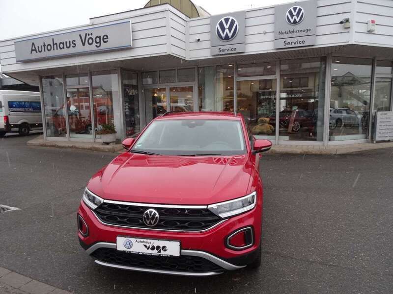 Rot Gebraucht 2024 VW T-Roc Move SUV | 30.980 € (Fairer Preis) - Bild 1/4