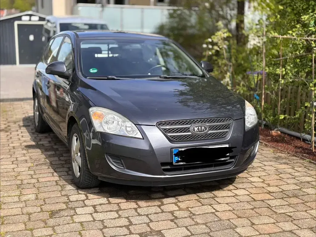 Usado Kia Ceed 109 CV (80 kW) 2008 Gris Utilitario