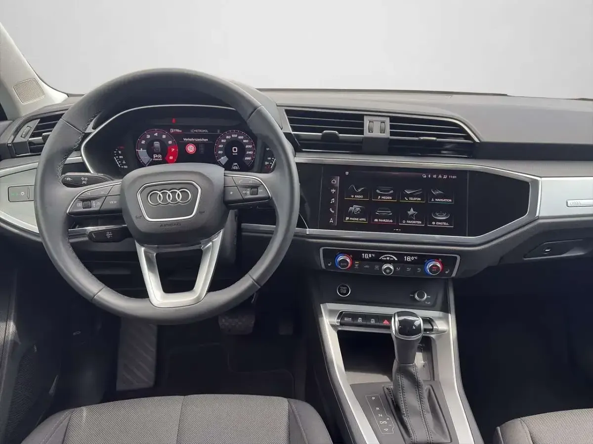 Gebraucht Audi Q3 150 PS (110 kW) 2024 Chronosgrau metallic SUV
