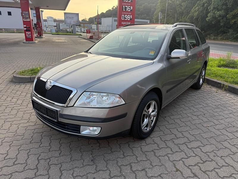 Grau Gebraucht 2006 Skoda Octavia Kombi | 1.800 € (Superpreis) - Bild 1/4