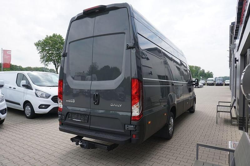 Gebraucht Iveco Daily 175 PS (128 kW) 2024 Grau Van / Kleinbus