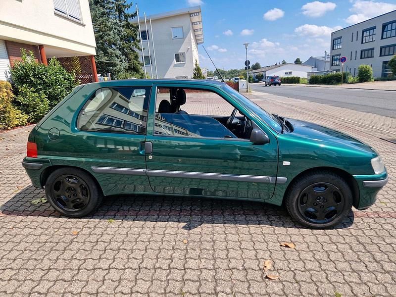 Grün Gebraucht 2001 Peugeot 106 Filou Kleinwagen | 1.750 € (Fairer Preis) - Bild 1/4