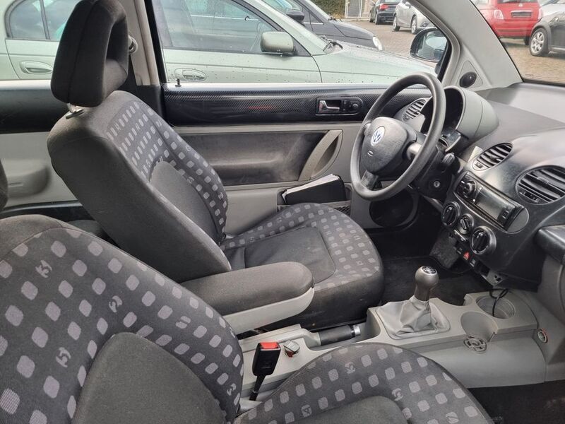 Gebraucht VW Beetle 116 PS (85 kW) 2000 Schwarz Kleinwagen