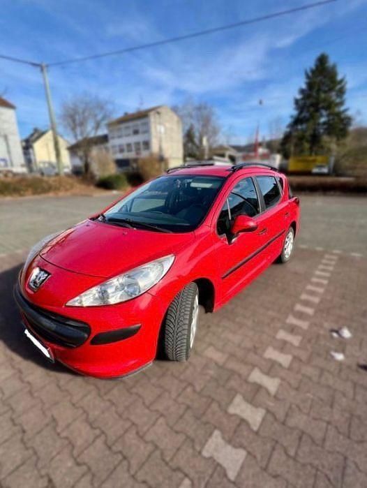 Gebraucht Peugeot 207 Tendance 73 PS (53 kW) 2009 Rot Kombi