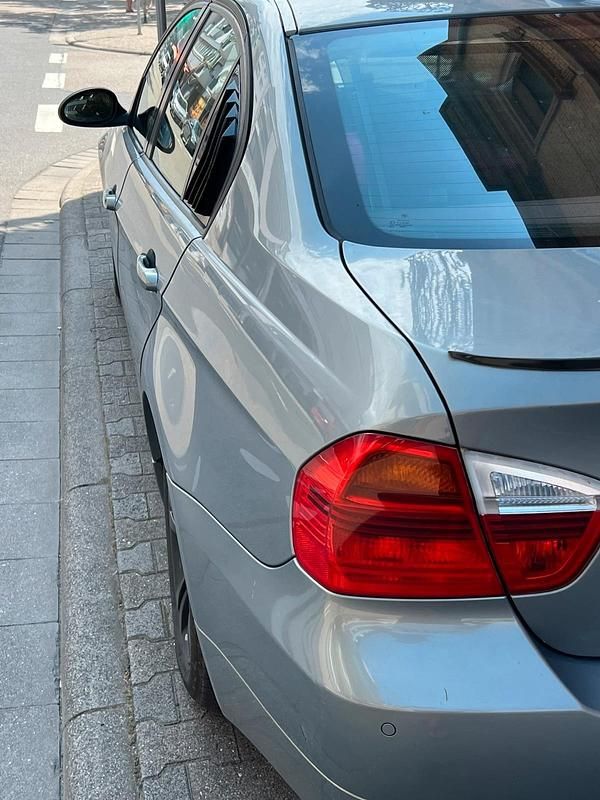 Gebraucht BMW 320 150 PS (110 kW) 2005 Silber Limousine