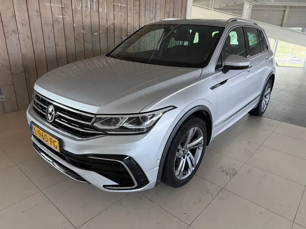 Gebraucht VW Tiguan R-line 150 PS (110 kW) 2021 Grau SUV