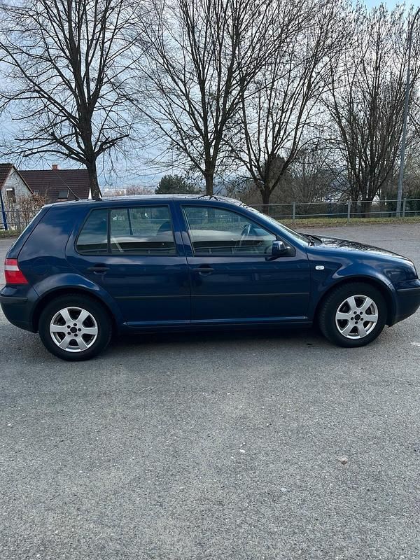 Gebraucht VW Golf IV 75 PS (55 kW) 2003 Blau Kleinwagen