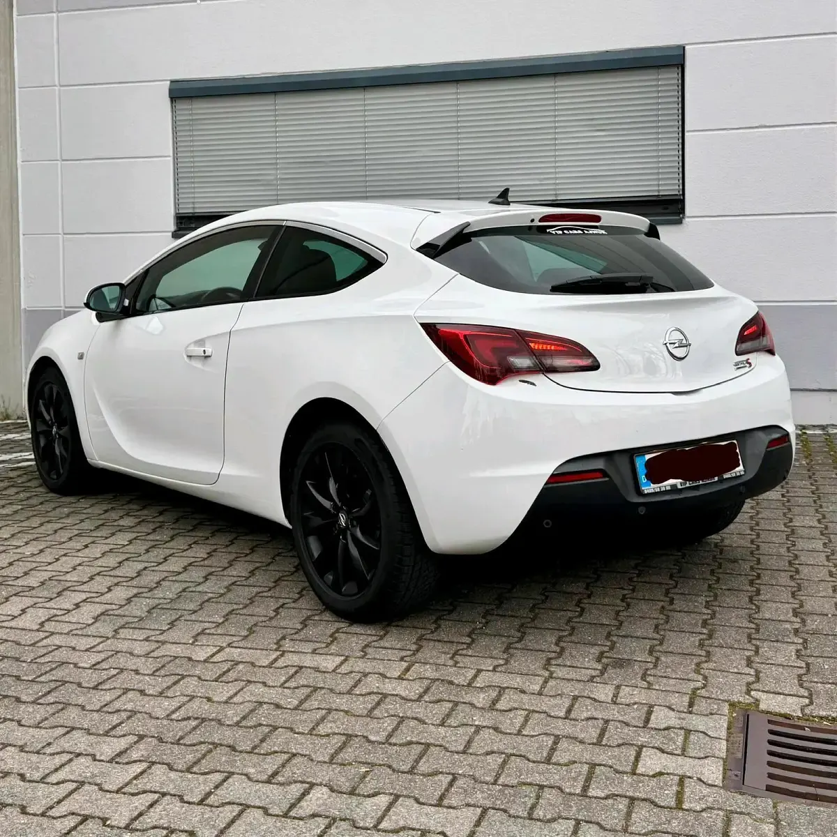 Gebraucht Opel Astra 131 PS (96 kW) 2012 Weiß Coupé