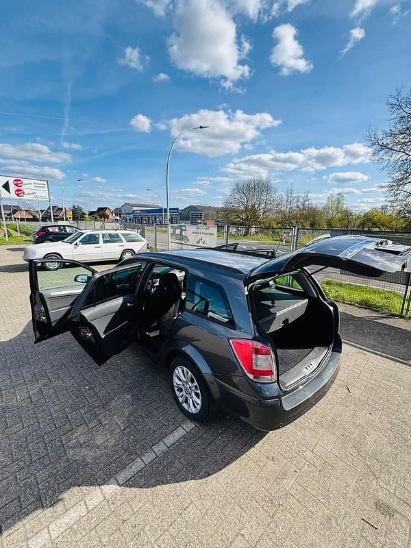 Second-hand Opel Astra 116 CP (85 kW) 2009 Break
