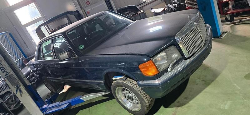 Blau Gebraucht 1988 Mercedes 500 Limousine | 10.000 € - Bild 1/4