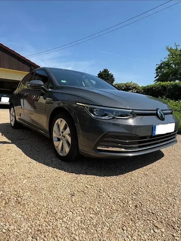 Gebraucht VW Golf VIII Style 150 PS (110 kW) 2023 Grau Limousine