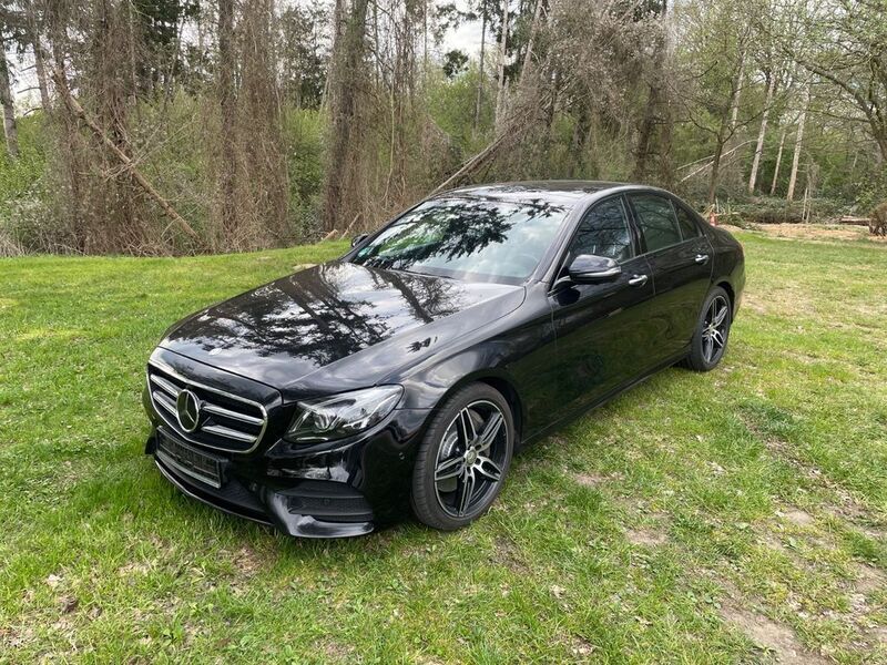 Schwarz Gebraucht 2016 Mercedes E350 AMG line Limousine | 20.700 € (Fairer Preis) - Bild 1/4