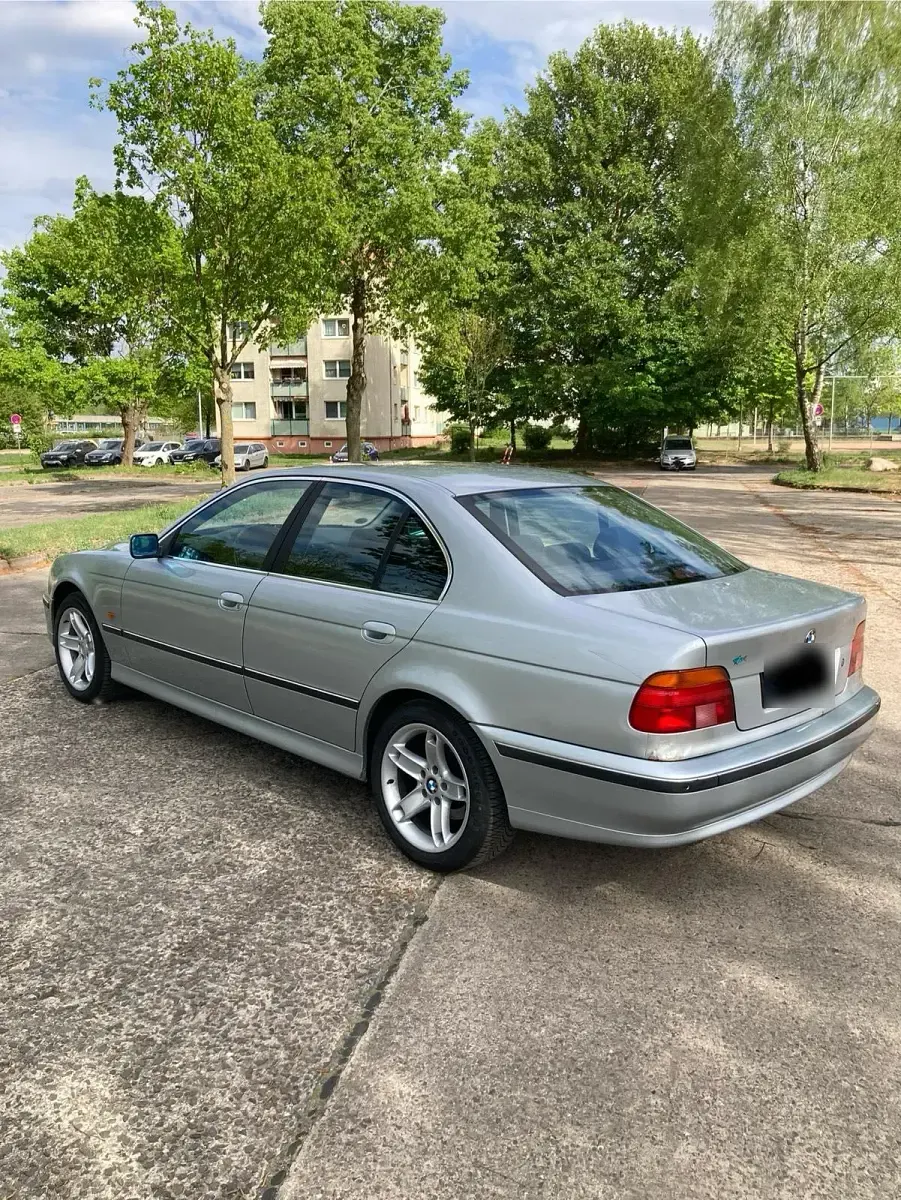 Gebraucht BMW 520 150 PS (110 kW) 1996 Silber Limousine