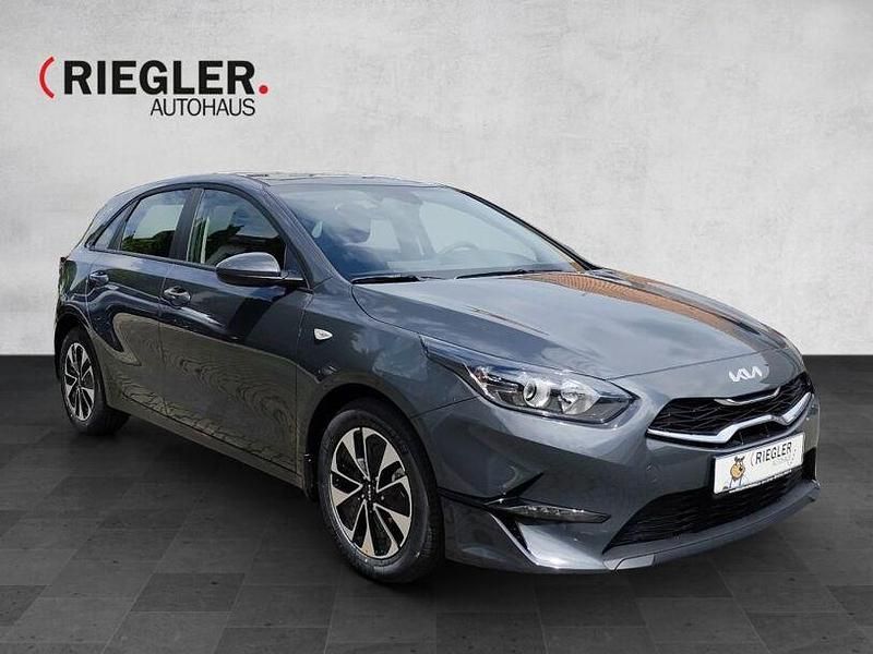 Neu Kia Ceed Vision 101 PS (74 kW) 2025 Grau Kleinwagen