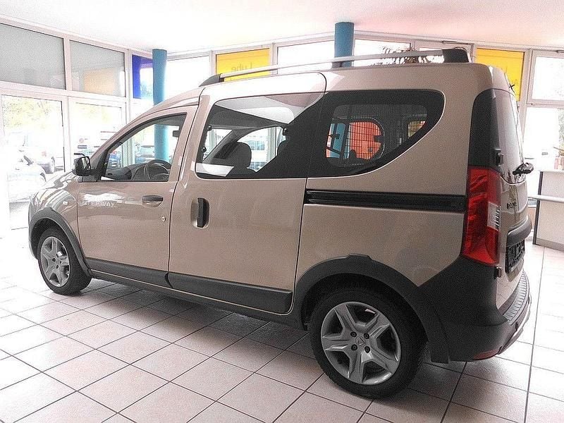 Gebraucht Dacia Dokker Stepway 102 PS (75 kW) 2019 Silber Van / Kleinbus