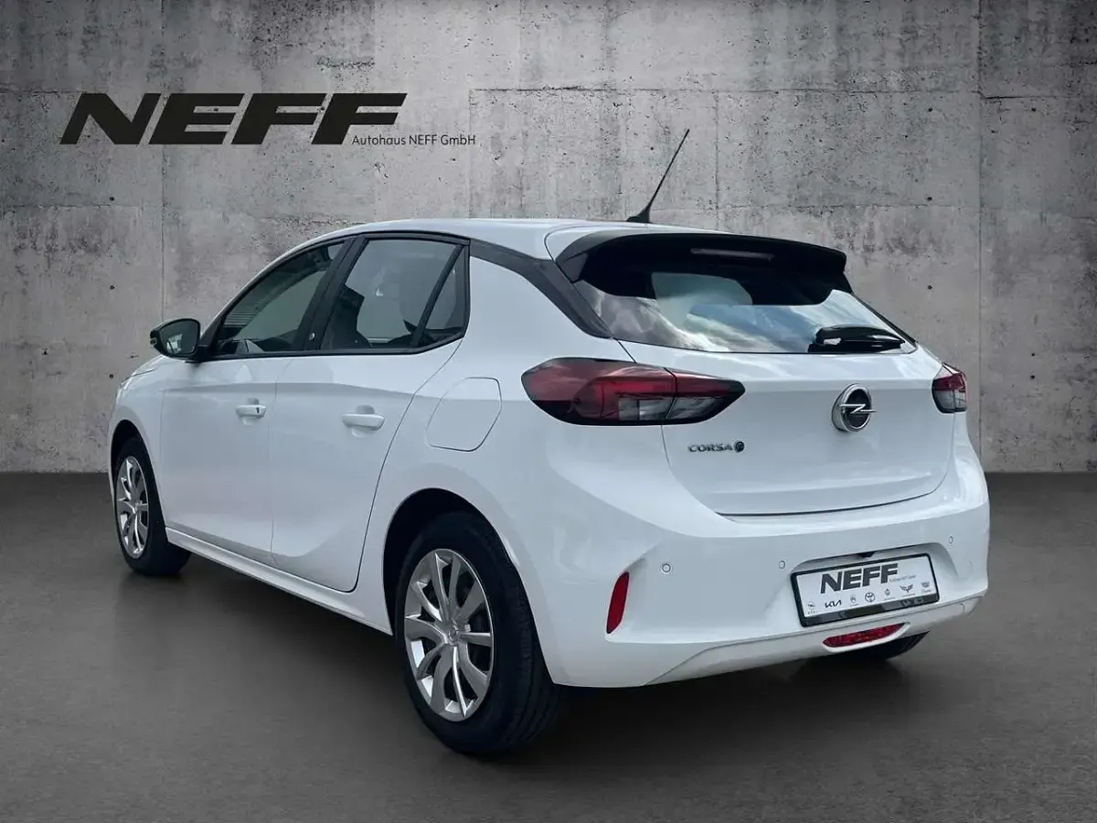 Gebraucht Opel Corsa-e Edition 100 kW (136 PS) 2023 Arktis weiss Kleinwagen