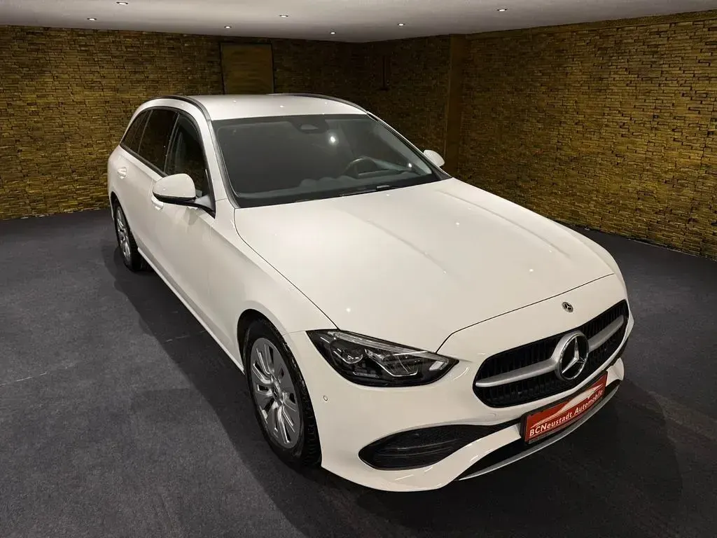 Gebraucht Mercedes C200 163 PS (119 kW) 2022 Weiß Limousine