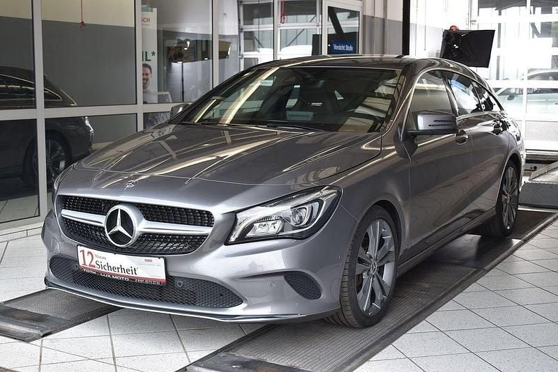 Grau Gebraucht 2017 Mercedes CLA180 Shooting Brake Urban Kombi | 20.480 € (Etwas zu teuer) - Bild 1/4