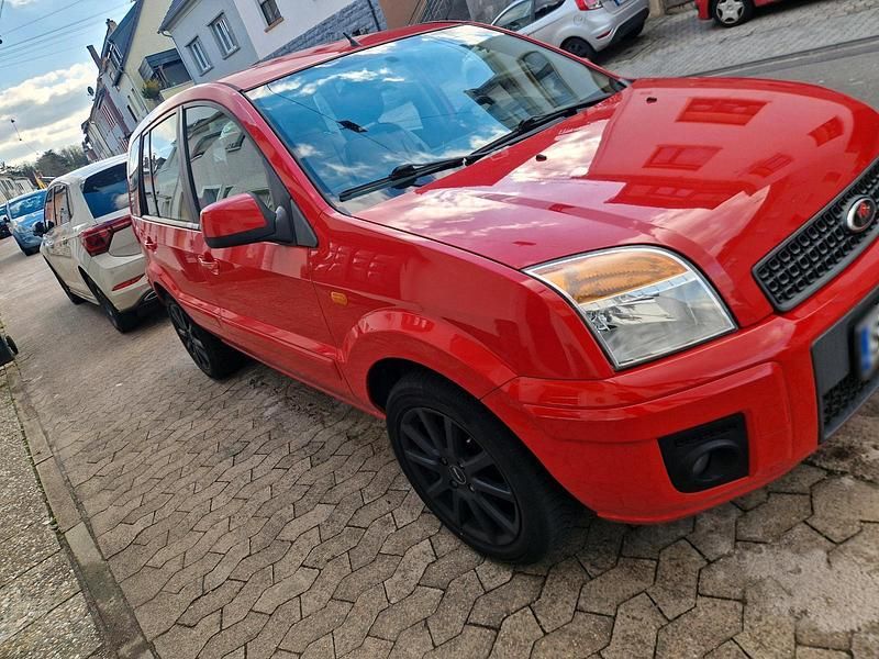 Gebraucht Ford Fusion 80 PS (58 kW) 2012 Rot Kleinwagen