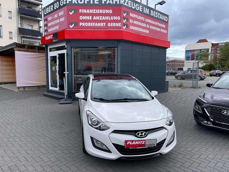 Weiß Gebraucht 2014 Hyundai i30 Trend Kombi | 9.599 € (Fairer Preis) - Bild 1/4
