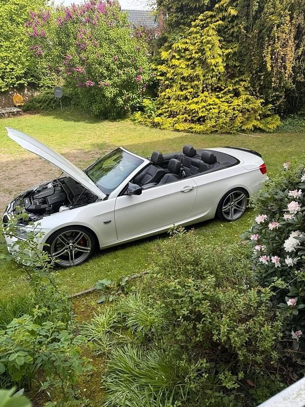 Gebraucht BMW 335 Cabriolet 306 PS (225 kW) 2012 Weiß Cabrio