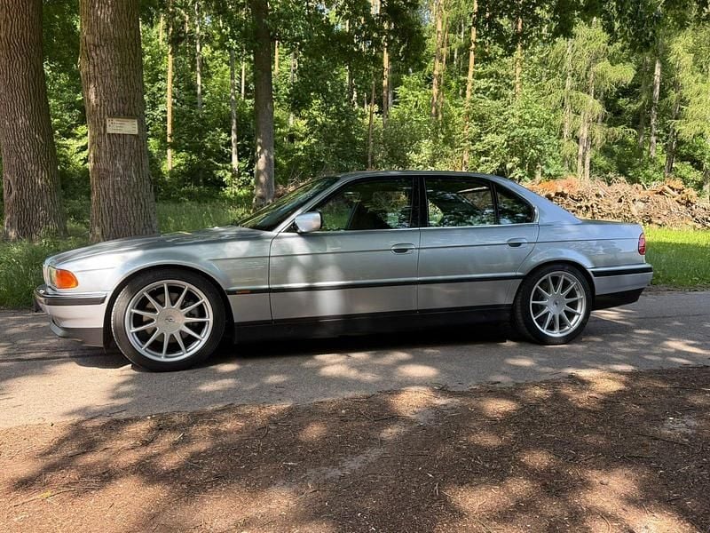 Gebraucht BMW 750 326 PS (239 kW) 1997 Silber Limousine