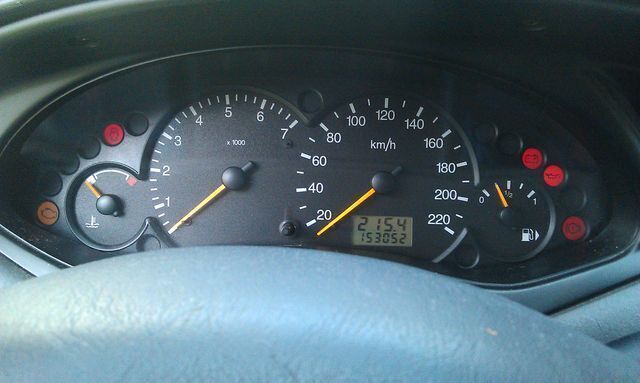 Gebraucht Ford Focus Ambiente 102 PS (75 kW) 2000 Silber metallic Kombi