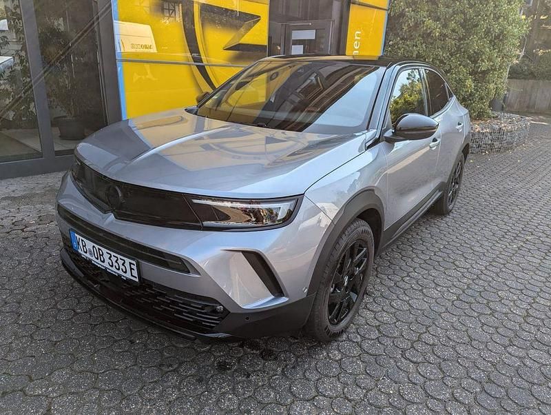 Grau Gebraucht 2024 Opel Mokka-e GS Line SUV | 31.970 € - Bild 1/4