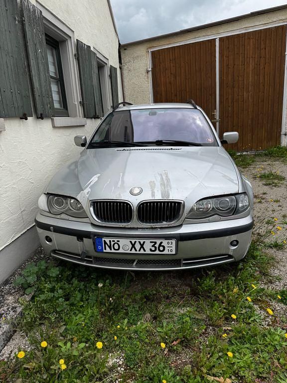 Silber Gebraucht 2003 BMW 330 Kombi | 2.750 € (Superpreis) - Bild 1/3